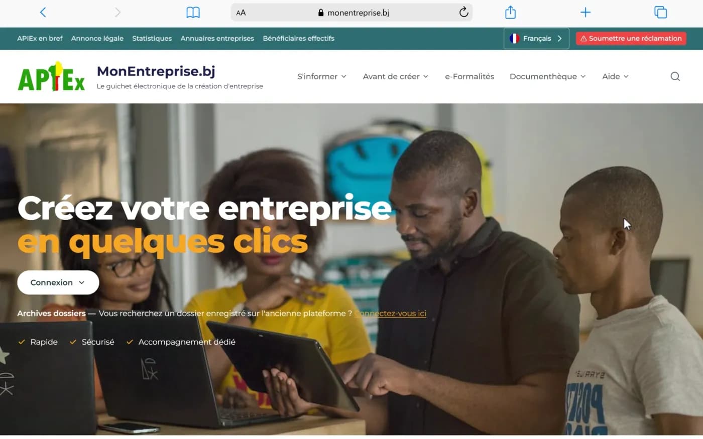 Page d'accueil de monentreprise.bj, la plateforme de formalisation en ligne de l'APIEx, affichée sur un ordinateur portable